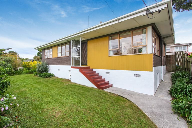 Photo of property in 1/127 Golf Road, Titirangi, Auckland, 0600