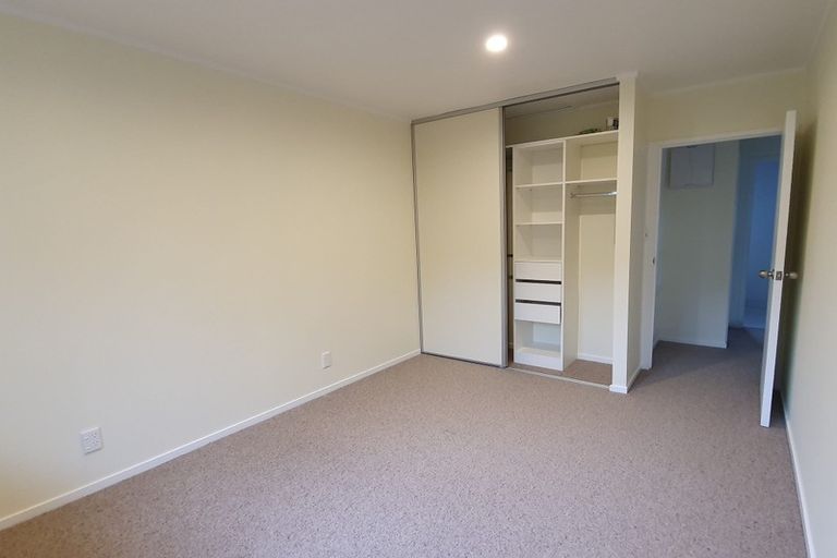 Photo of property in 3/104 East Coast Road, Forrest Hill, Auckland, 0620
