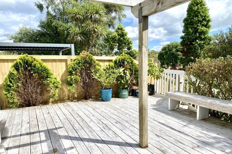 Photo of property in 3/42 Fields Parade, Oteha, Auckland, 0632