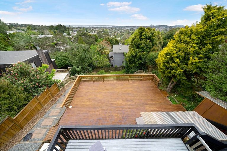 Photo of property in 229 Golf Road, Titirangi, Auckland, 0604