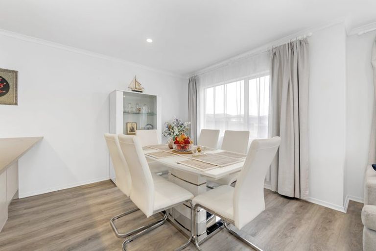 Photo of property in 21 Whareatua Avenue, Takanini, 2112