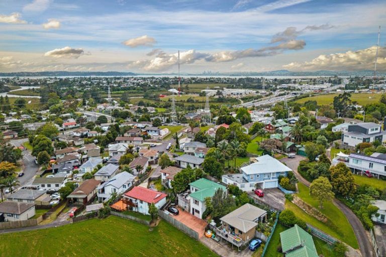 Photo of property in 2/73 Keegan Drive, Massey, Auckland, 0614