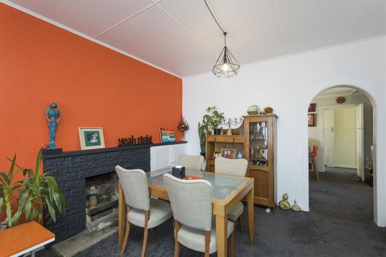 Photo of property in 2 Maunder Street, Marton, 4710