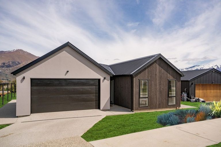 Photo of property in 37 Farrant Drive, Wanaka, 9305