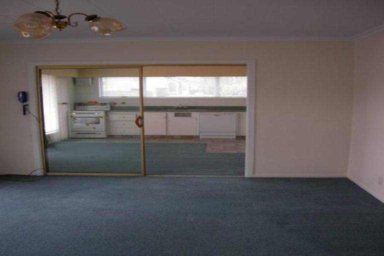 Photo of property in 77 Memorial Avenue, Ilam, Christchurch, 8053
