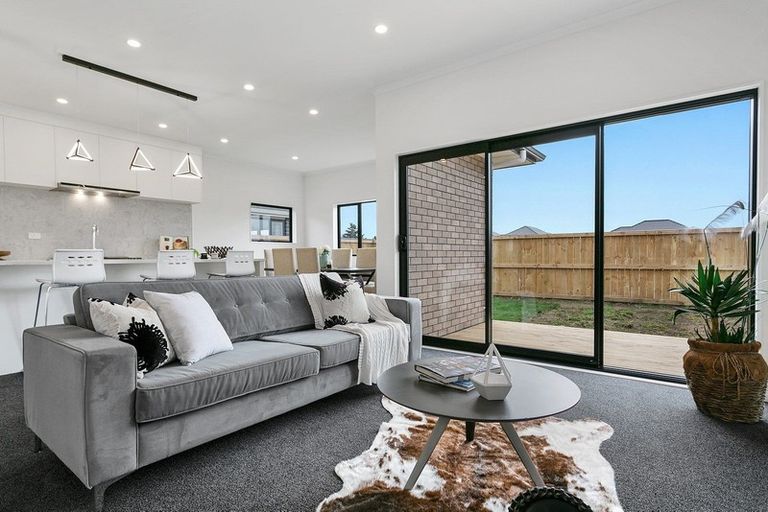 Photo of property in 24 Rose Leigh Drive, Cambridge, 3434