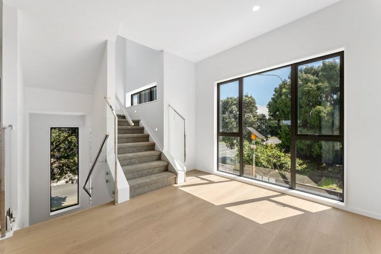 Photo of property in 729 Massey Road, Mangere, Auckland, 2022