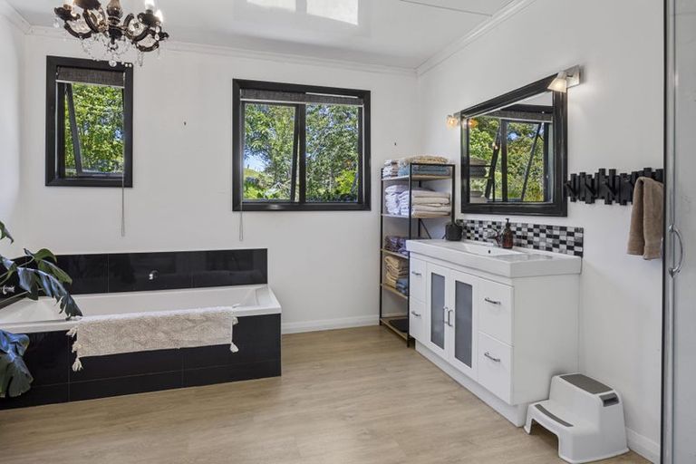 Photo of property in 543 Mataro Road, Onaero, Urenui, 4375