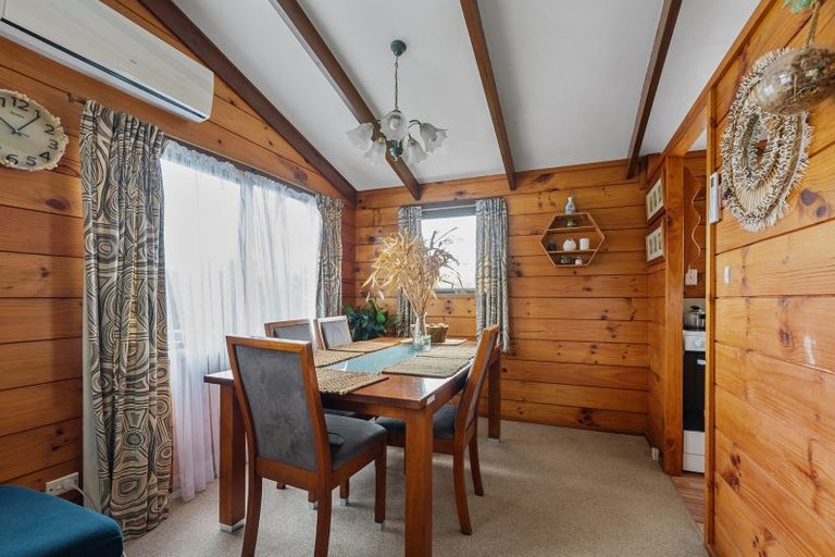 Photo of property in 13 Booker Place, Weymouth, Auckland, 2103