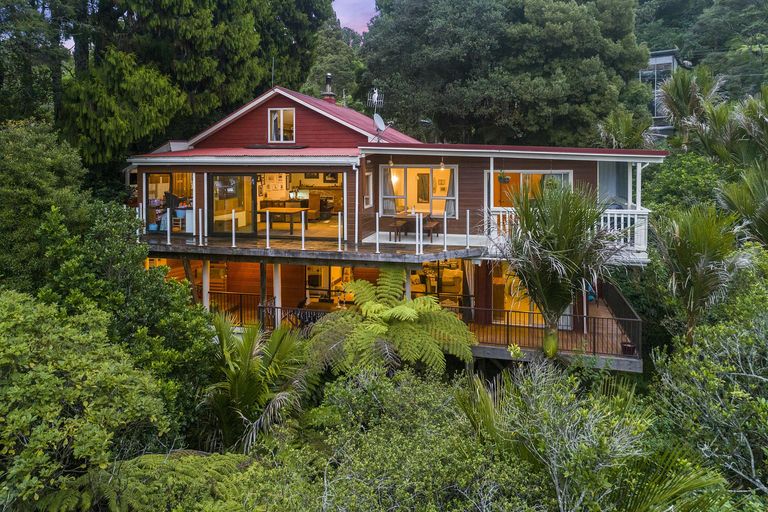 Photo of property in 50 Park Road, Titirangi, Auckland, 0604