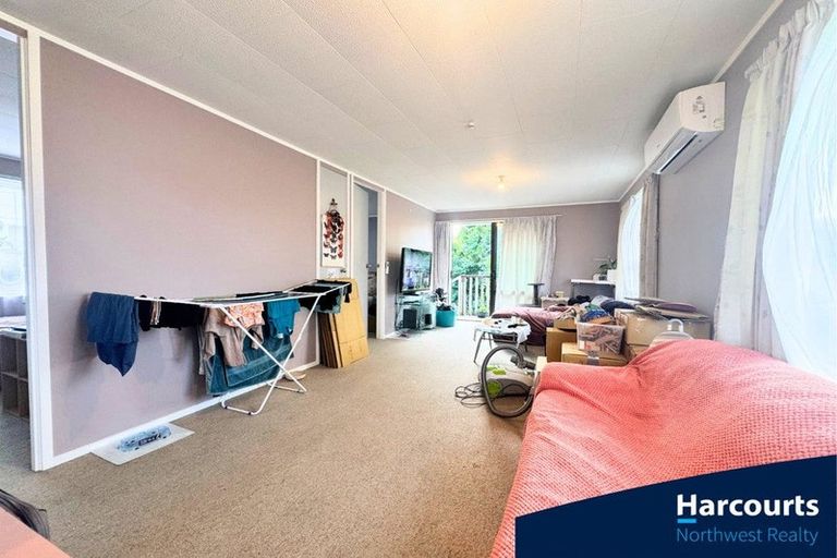 Photo of property in 727 Swanson Road, Swanson, Auckland, 0612