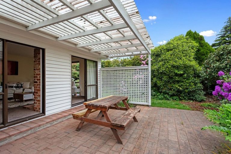 Photo of property in 180 Avonhead Road, Avonhead, Christchurch, 8042