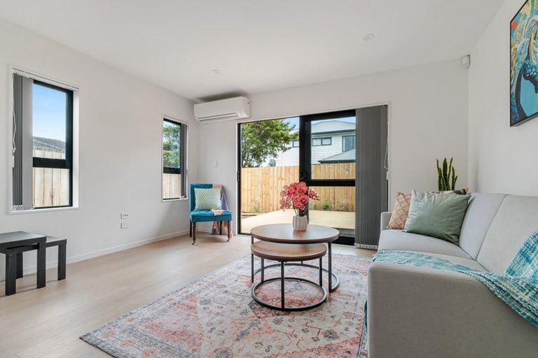Photo of property in 32 Tapuwae Way, Mangere Bridge, Auckland, 2022