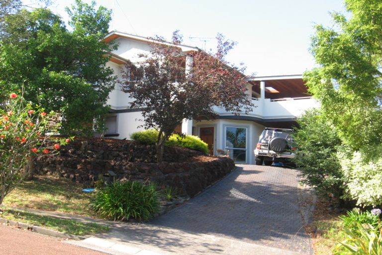 Photo of property in 13 Hebe Place, Birkenhead, Auckland, 0626