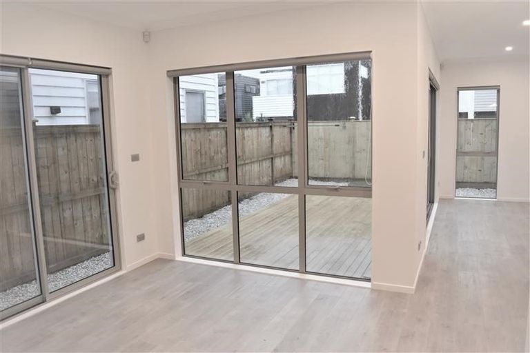 Photo of property in 32 Silvereye Road, Hobsonville, Auckland, 0616