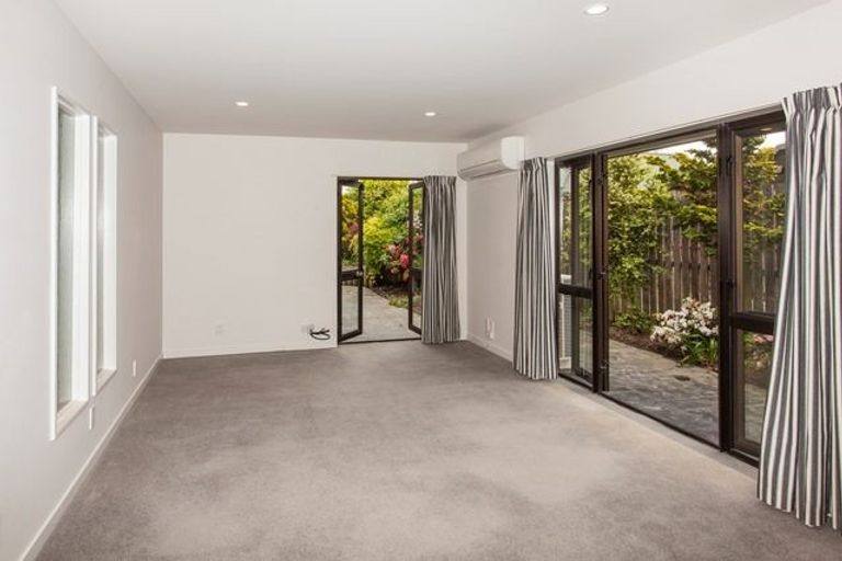 Photo of property in 29 Garreg Road, Fendalton, Christchurch, 8052