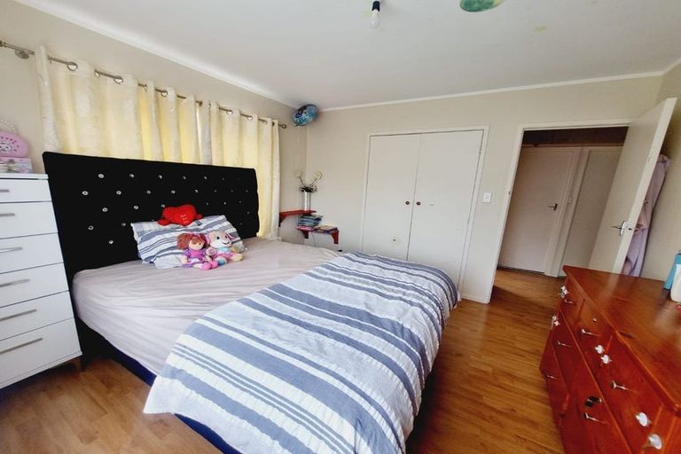 Photo of property in 2/1 Pimento Place, New Lynn, Auckland, 0600