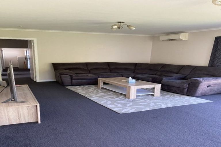 Photo of property in 199u3 Newlands Road, Newlands, Wellington, 6037