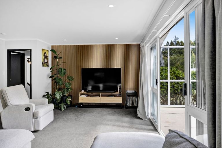 Photo of property in 21 Tainui Terrace, Inglewood, 4330