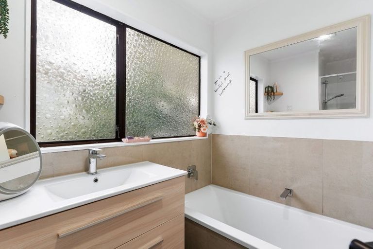 Photo of property in 25 Sunningdale Street, Wattle Downs, Auckland, 2103