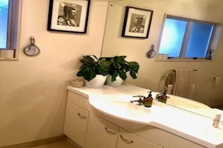 Photo of property in 4a/3 Corrella Road, Belmont, Auckland, 0622
