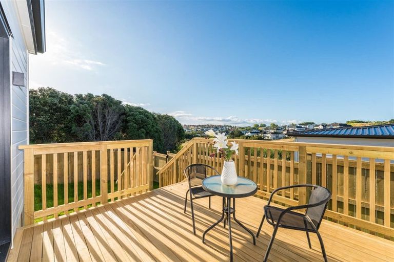 Photo of property in 38 Whakairo Crescent, Gulf Harbour, 0930