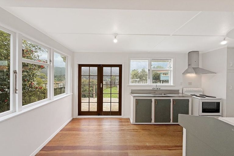 Photo of property in 1 Gribble Grove, Stokes Valley, Lower Hutt, 5019