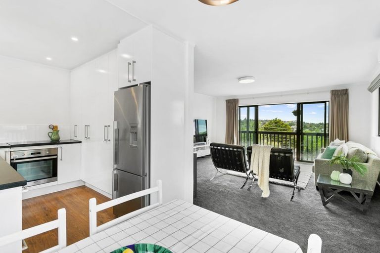 Photo of property in 84a/1 Avonleigh Road, Green Bay, Auckland, 0604