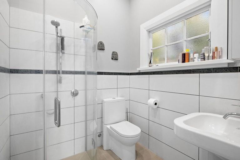 Photo of property in 39 Mills Road, Brooklyn, Wellington, 6021