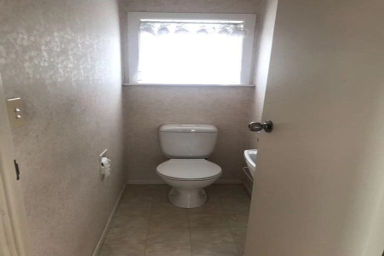 Photo of property in 4 Meadowvale Avenue, Forrest Hill, Auckland, 0620