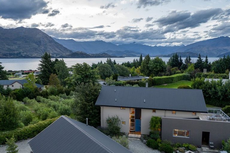 Photo of property in 5 Ridgecrest, Wanaka, 9305
