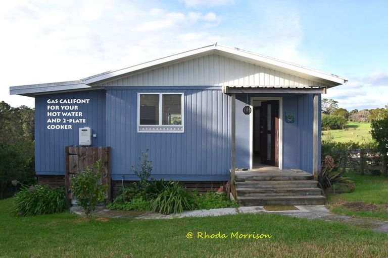 Photo of property in 8 Heaths Way, Pahi, Paparoa, 0571