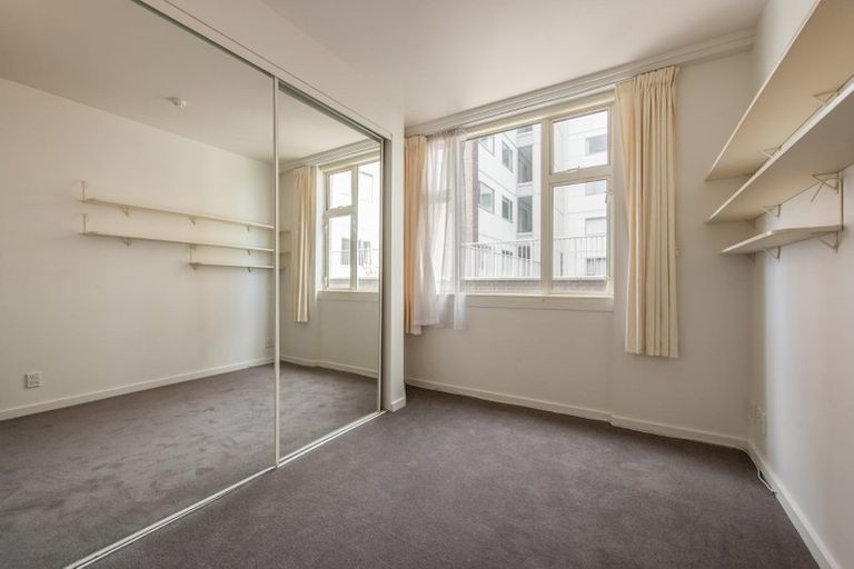 Photo of property in De Vere Apartments, 9/23 Tennyson Street, Te Aro, Wellington, 6011