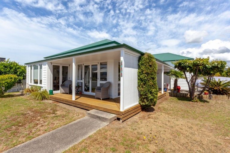 Photo of property in 200 Mayfair Avenue, Whangamata, 3620