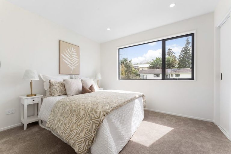 Photo of property in 16 Saint Catherine Crescent, West Harbour, Auckland, 0618