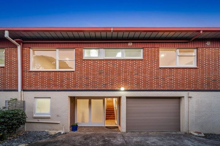 Photo of property in 3/5 Braemar Road, Castor Bay, Auckland, 0620