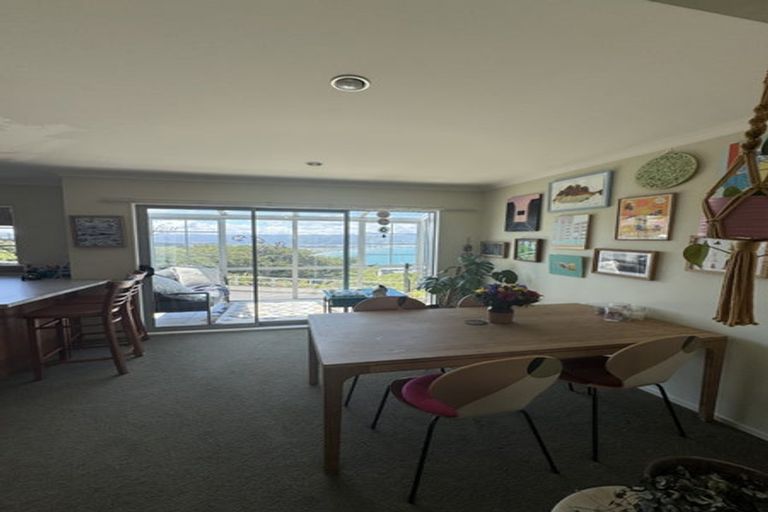 Photo of property in 36b Tamworth Crescent, Newlands, Wellington, 6037