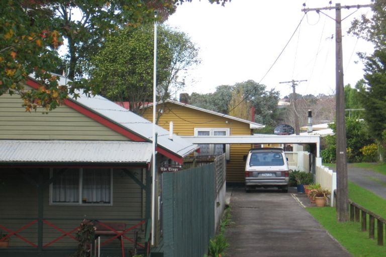 Photo of property in 15 Tahi Terrace, Glen Eden, Auckland, 0602