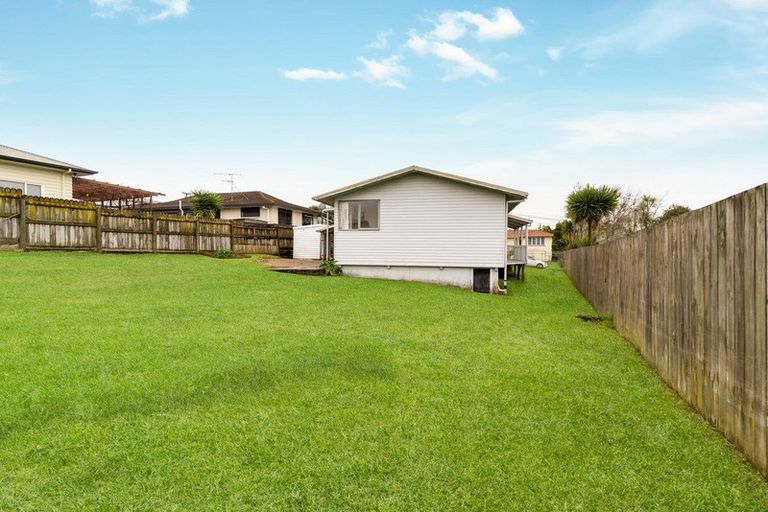 Photo of property in 1 Rickards Place, New Lynn, Auckland, 0600