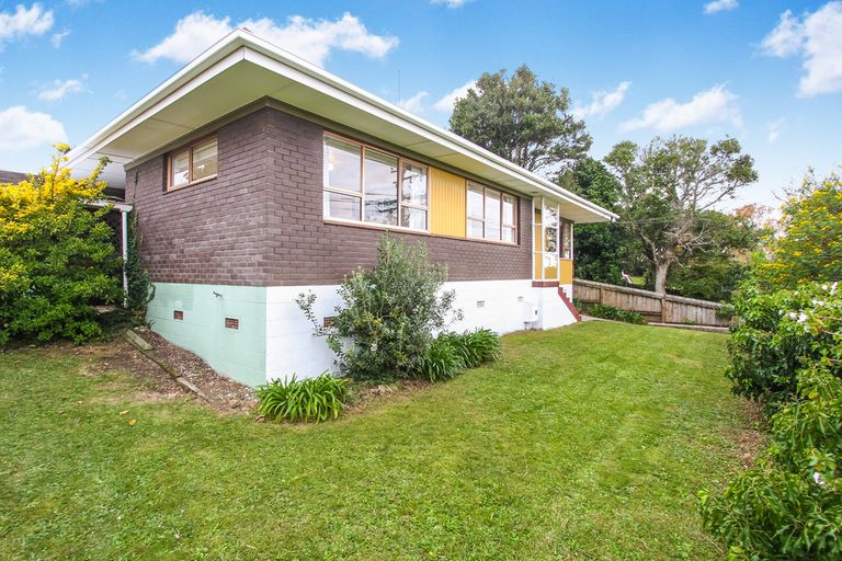 Photo of property in 1/127 Golf Road, Titirangi, Auckland, 0600