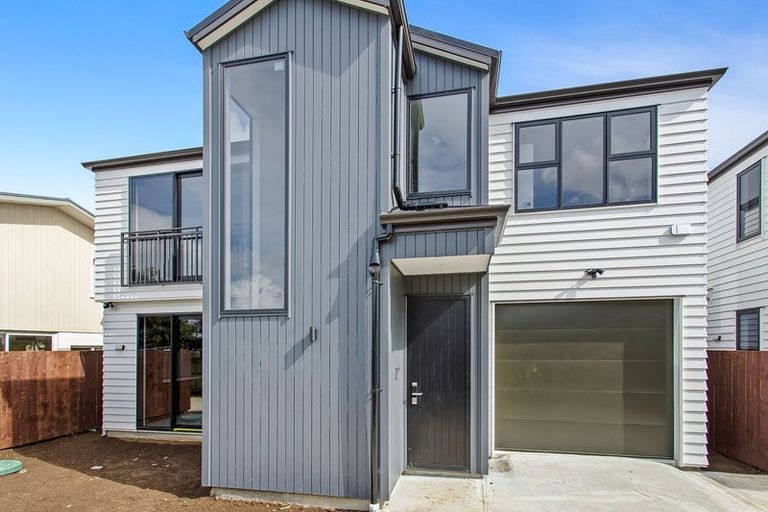 Photo of property in 165 Waimumu Road, Massey, Auckland, 0614