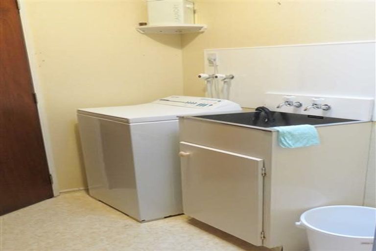 Photo of property in 1/6 Baring Terrace, Strandon, New Plymouth, 4312