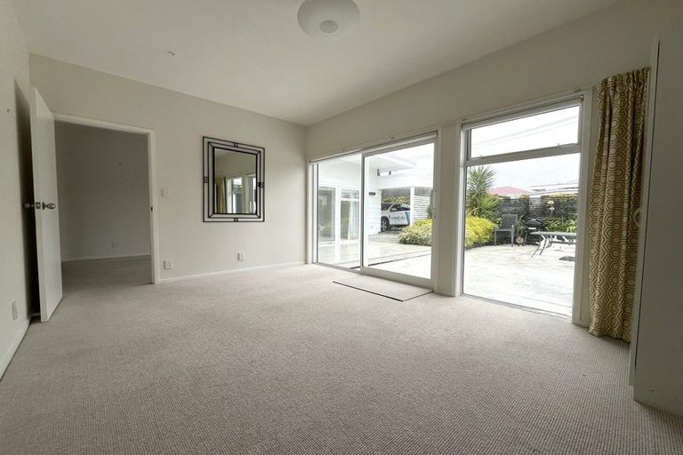 Photo of property in 52 Seaview Road, Paremata, Porirua, 5024