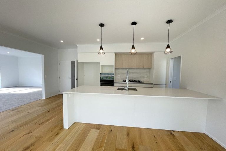 Photo of property in 24 Onekura Street, Red Beach, 0932