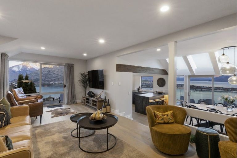 Photo of property in 10 Peregrine Place, Queenstown, 9300