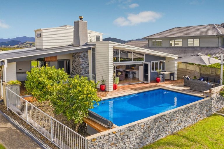 Photo of property in 8 Hei Esplanade, Whitianga, 3510