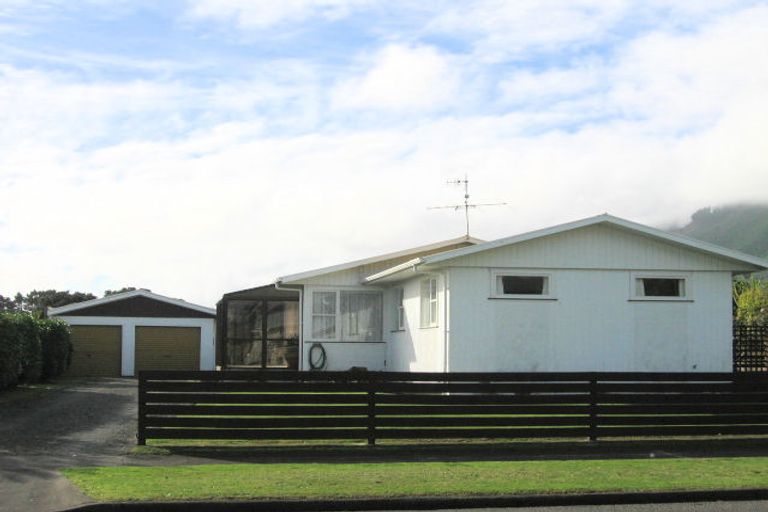 Photo of property in 17 Sylvan Avenue, Waikanae, 5036