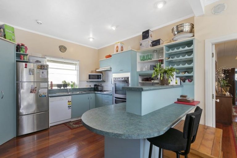 Photo of property in 76 Hautana Street, Woburn, Lower Hutt, 5010