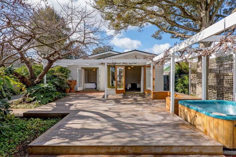 Photo of property in 3 Shaftesbury Street, Avonhead, Christchurch, 8042