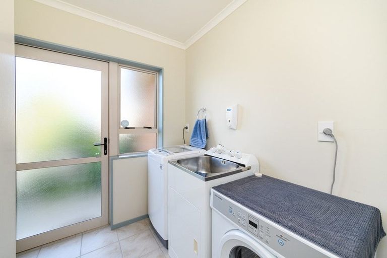 Photo of property in 17 Suffolk Crescent, Feilding, 4702